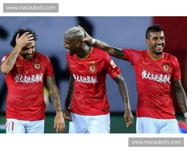 绿茵鏖战，荣耀之巅：恒大vs人和，一场载入史册的巅峰对决